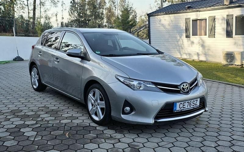 Usado Toyota Auris 90 HP (66 kW) 2013 Sedan