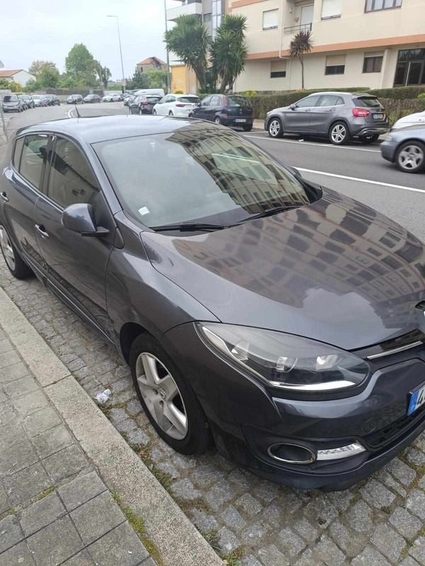 Cinzento Usado 2015 Renault Mégane III Citadino | € 6.500 (Bom preço) - Imagem 1/4