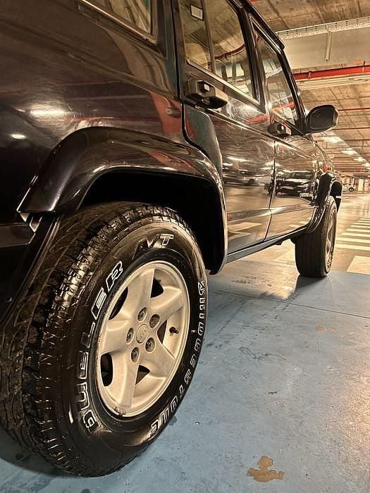 Usado 1999 Jeep Cherokee Sport SUV | € 9.000 - Imagem 1/4
