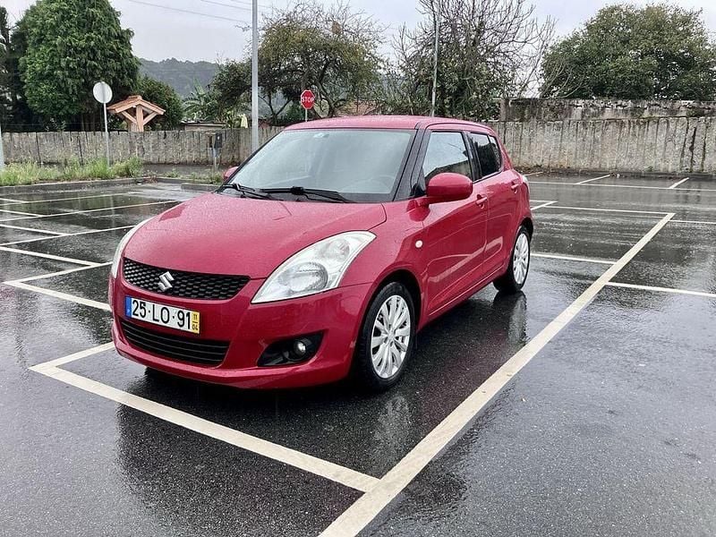 Usado 2011 Suzuki Swift GLX Sedan | € 4.250 - Imagem 1/4