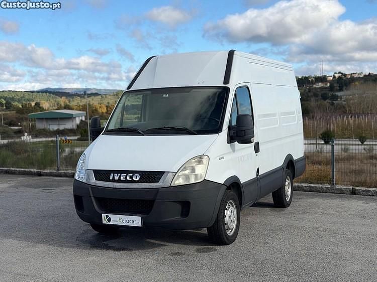 Branco Usado 2010 Iveco Daily | € 7.998 - Imagem 1/1