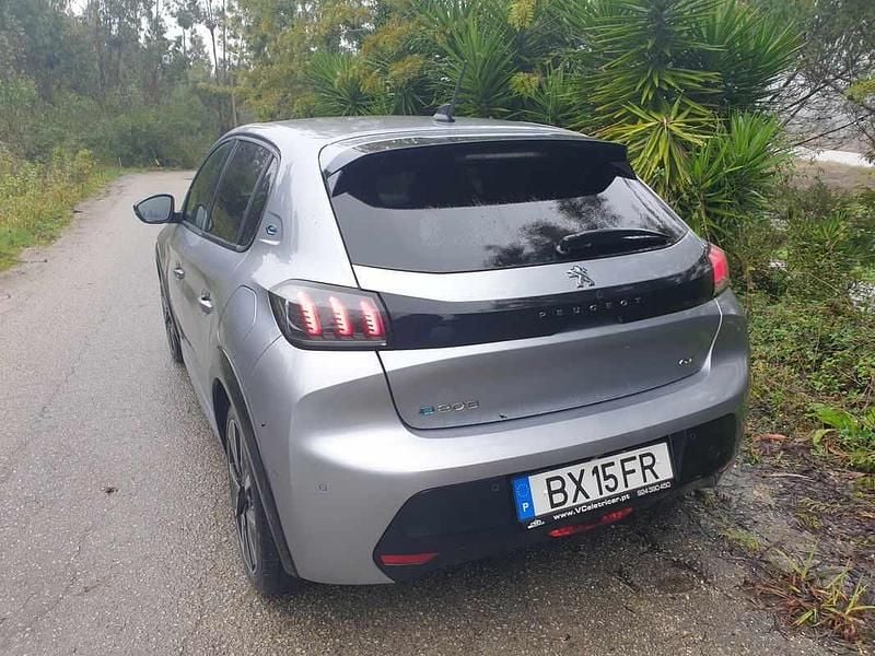 Usado Peugeot e-208 100 kW (136 HP) 2021 Outra Citadino