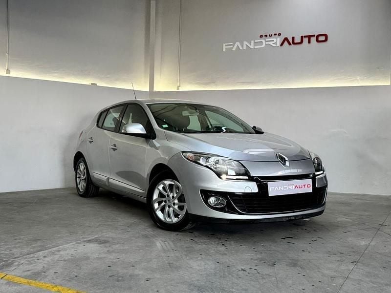 Usado Renault Mégane III 90 HP (66 kW) 2012 Cinza prata