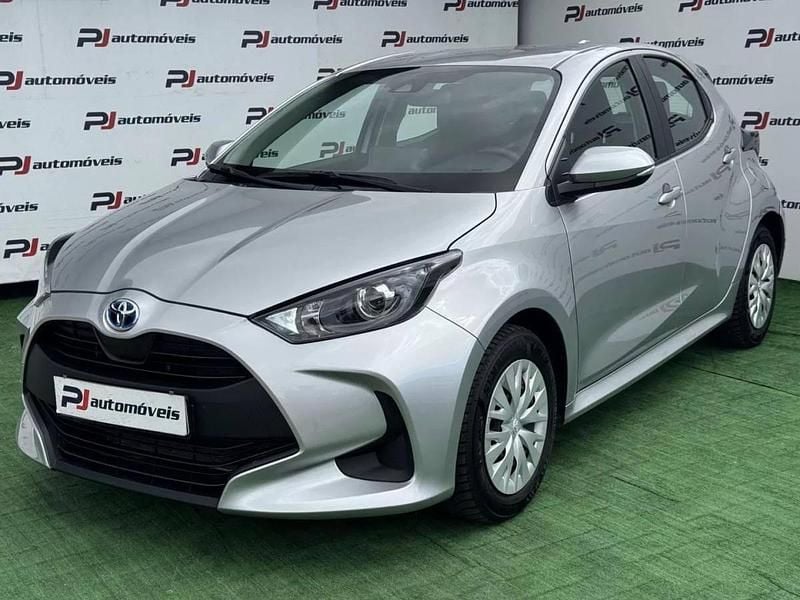 Cinza prata Usado 2023 Toyota Yaris Hybrid Comfort Citadino | € 22.990 (Preço elevado) - Imagem 1/4