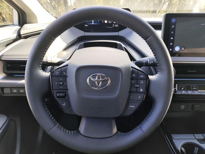 Usado Toyota Prius Luxury 223 HP (164 kW) 2024 Branco (pintura metalizada especial) Sedan