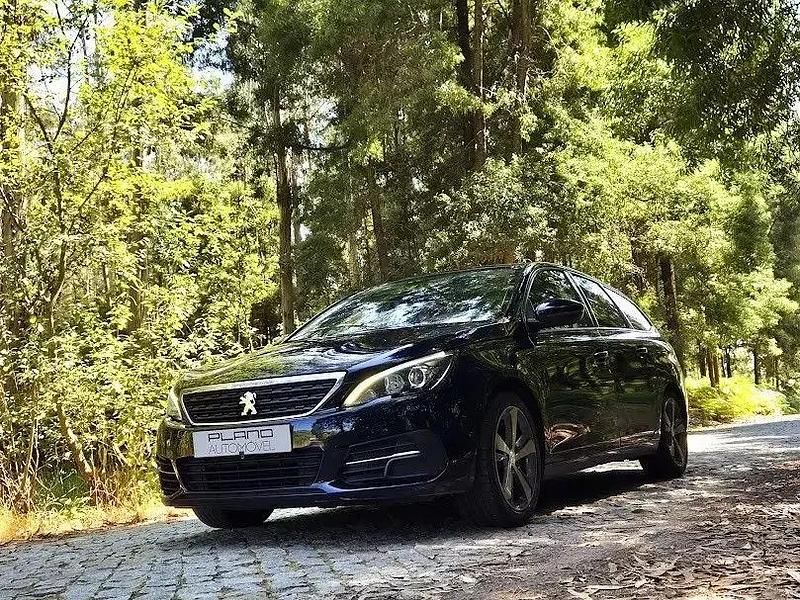 Usado Peugeot 308 SW Allure 130 HP (95 kW) 2018 Azul Carrinha