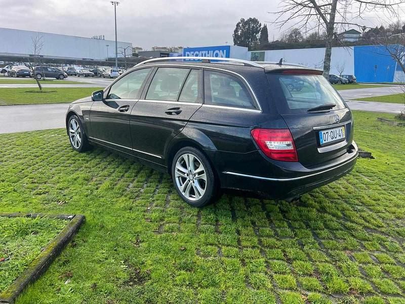 Usado Mercedes C180 120 HP (88 kW) 2011 Preto Carrinha