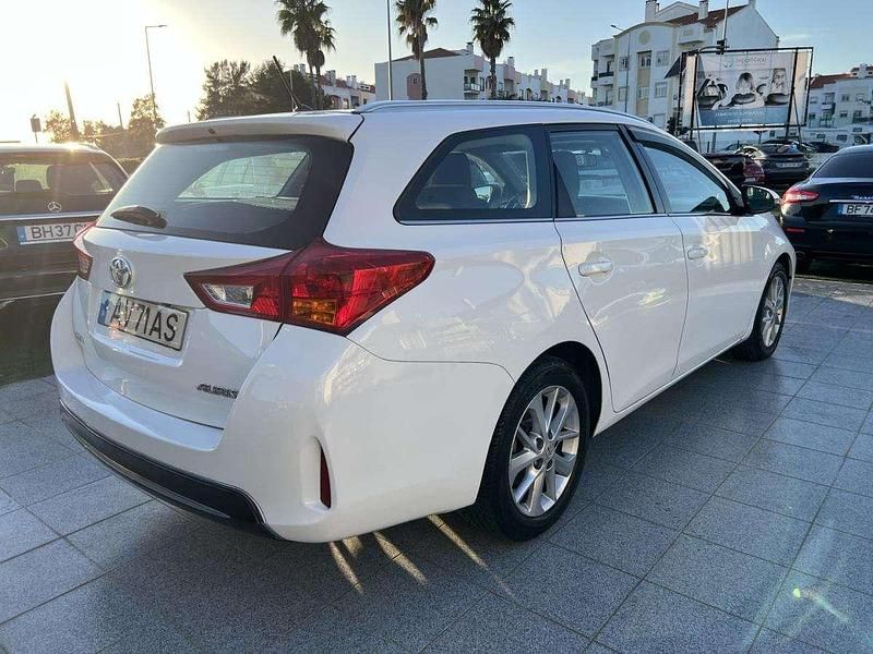 Usado Toyota Auris Comfort 124 HP (91 kW) 2012 Branco Citadino