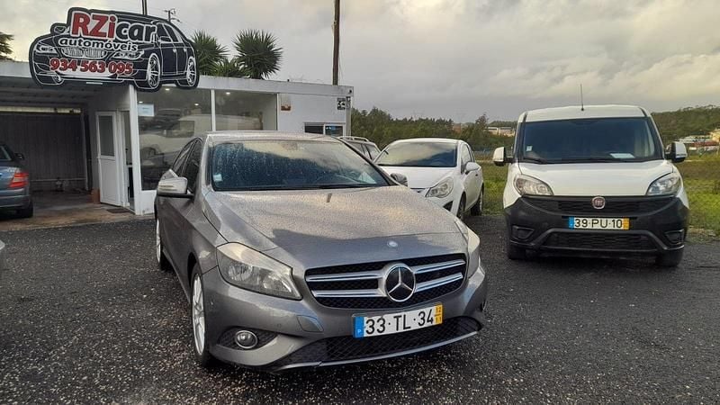 Cinza Usado 2012 Mercedes A180 | € 11.900 (Preço justo) - Imagem 1/4