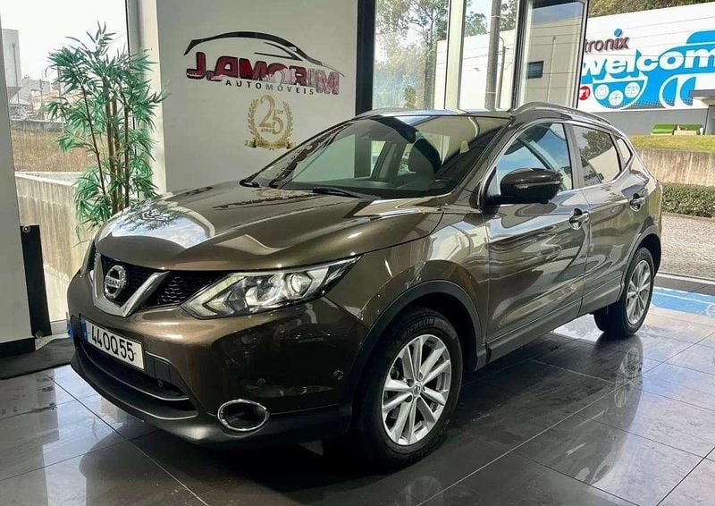 Usado Nissan Qashqai Premium Edition 109 HP (80 kW) 2014 Castanho SUV