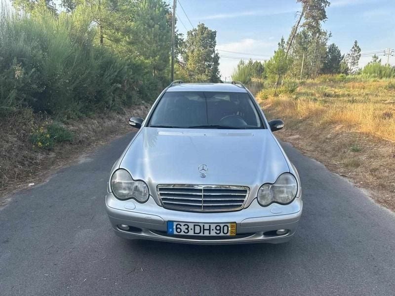 Cinzento Usado 2001 Mercedes C220 Carrinha | € 5.250 (Preço justo) - Imagem 1/4