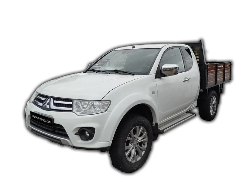Branco Usado 2015 Mitsubishi L200 Pickup | € 19.990 - Imagem 1/4