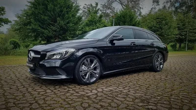 Usado Mercedes CLA200 Shooting Brake Urban 136 HP (100 kW) 2018 Preto Carrinha