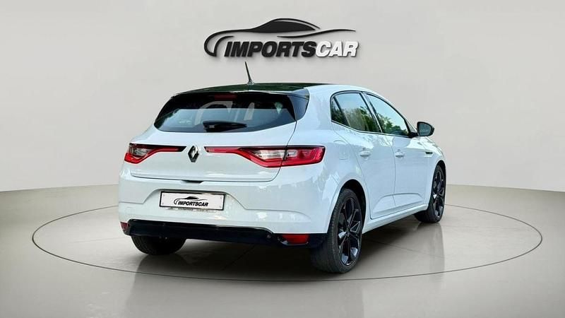 Usado Renault Mégane IV Intens 110 HP (80 kW) 2019 Branco Sedan