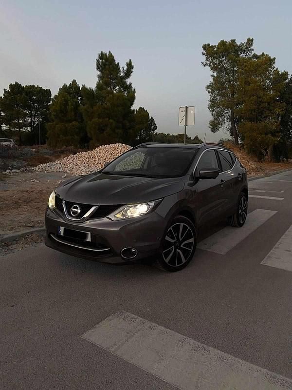 Cinzento Usado 2015 Nissan Qashqai SUV | € 12.490 (Bom preço) - Imagem 1/4