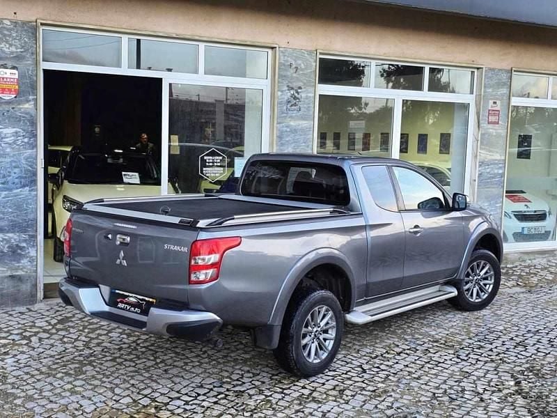 Usado Mitsubishi L200 181 HP (133 kW) 2018 Cinzento Pickup