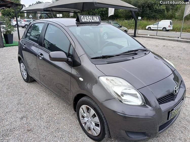 Cinza Usado 2009 Toyota Yaris | € 4.990 (Bom preço) - Imagem 1/1