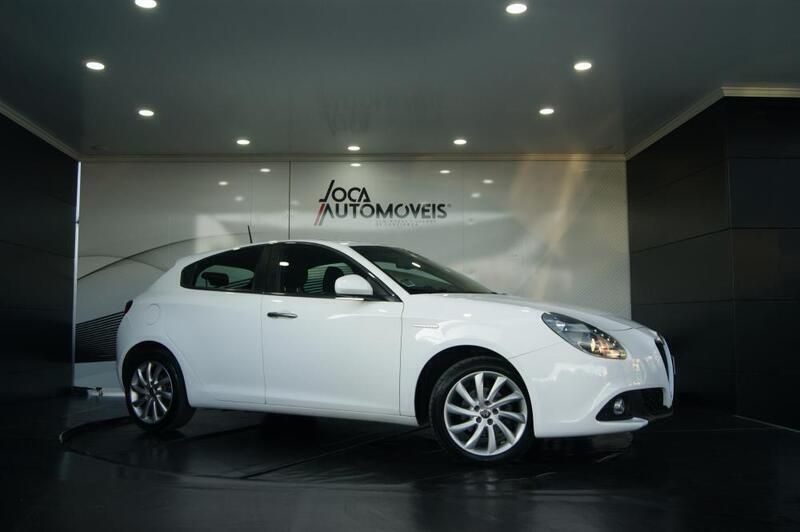 Branco (metalizado) Usado 2018 Alfa Romeo Giulietta Citadino | € 18.500 (Preço elevado) - Imagem 1/4