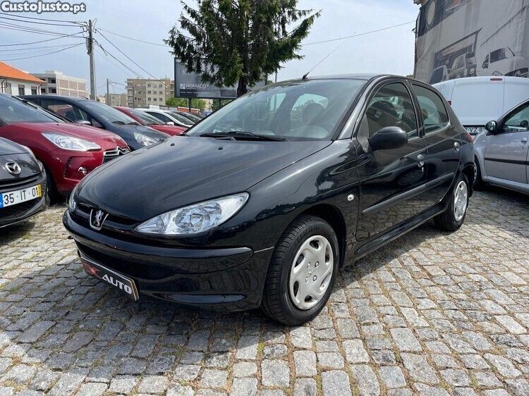 Preto Usado 2005 Peugeot 206 Citadino | € 3.750 (Preço justo) - Imagem 1/1