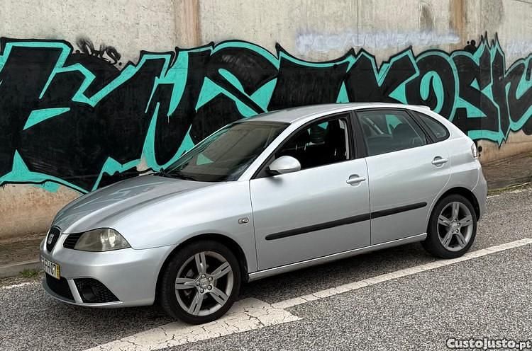 Usado Seat Ibiza 69 HP (50 kW) 2008 Cinza