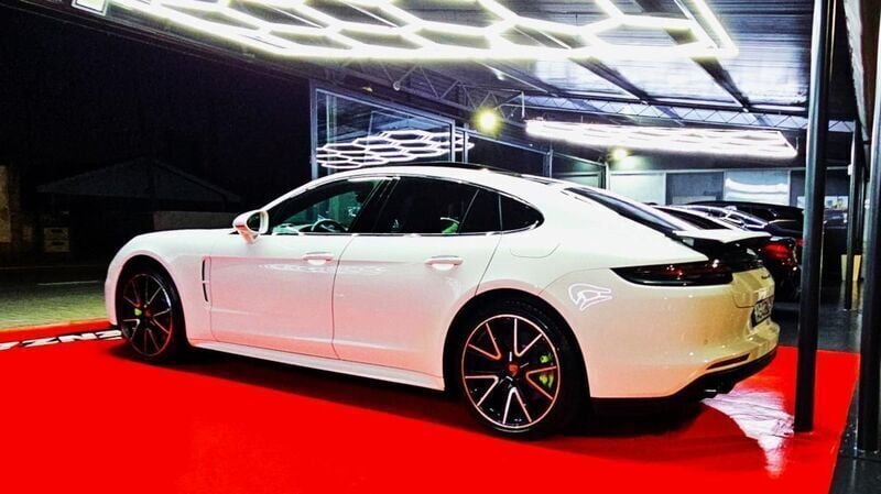 Usado Porsche Panamera 462 HP (339 kW) 2018 Branco Sedan