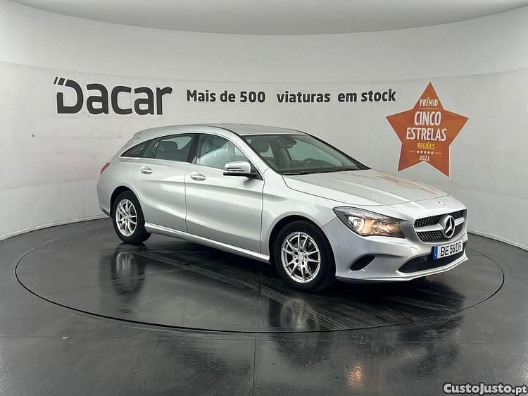Cinza Usado 2017 Mercedes CLA180 Sedan | € 19.899 (Preço justo) - Imagem 1/1