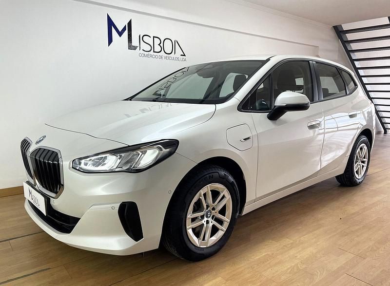 Branco Usado 2023 BMW 225 Active Tourer Monovolume | € 30.950 - Imagem 1/4