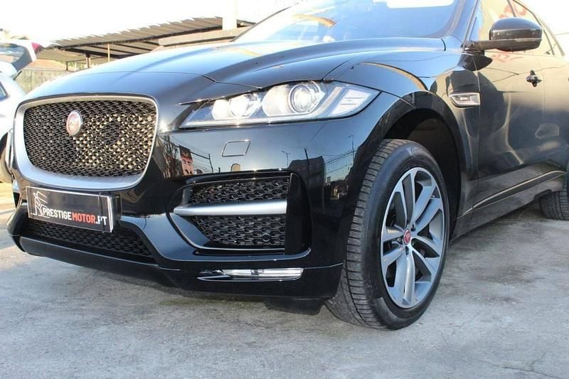Usado Jaguar F-Pace R-Sport 180 HP (132 kW) 2016 Preto SUV