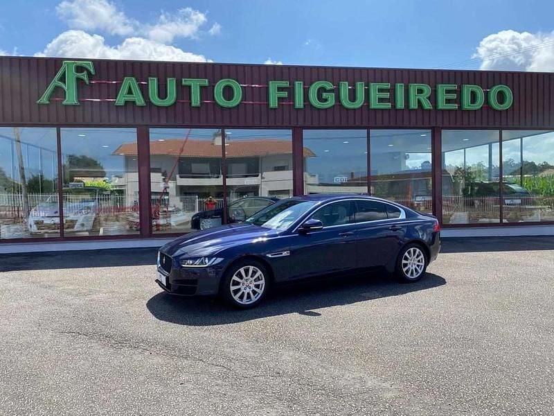 Azul Usado 2018 Jaguar XE Sedan | € 22.950 (Preço justo) - Imagem 1/4