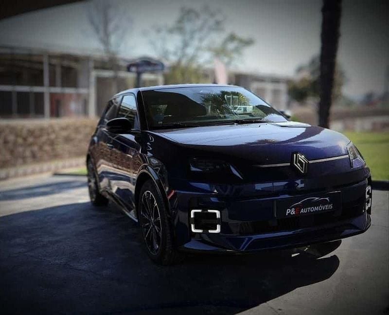 Azul Usado 2024 Renault R5 Citadino | € 35.490 - Imagem 1/4