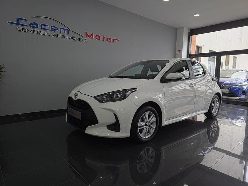 Branco Usado 2022 Toyota Yaris Comfort | € 16.890 (Preço justo) - Imagem 1/4