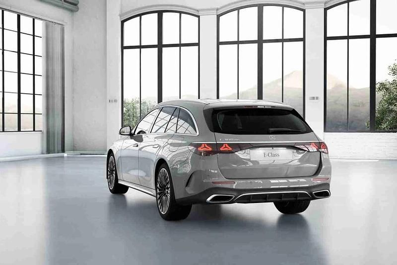 Usado Mercedes E300 313 HP (230 kW) 2025 Cinzento Carrinha