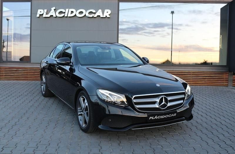 Preto Usado 2016 Mercedes E220 Avantgarde Sedan | € 31.400 - Imagem 1/4