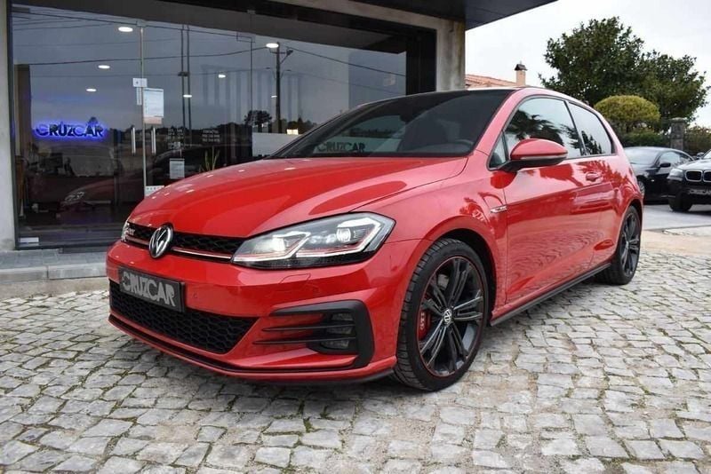 Vermelho Usado 2017 VW Golf VII Citadino | € 28.999 (Preço justo) - Imagem 1/4