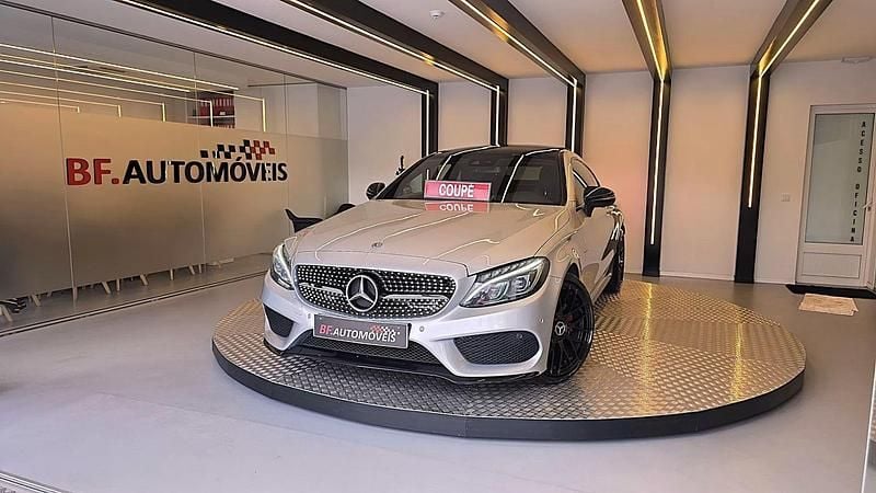 Usado Mercedes C220 Edition 170 HP (125 kW) 2018 Cinzento Coupé
