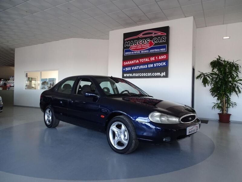 Azul Usado 1999 Ford Mondeo Ghia Sedan | € 3.700 - Imagem 1/4