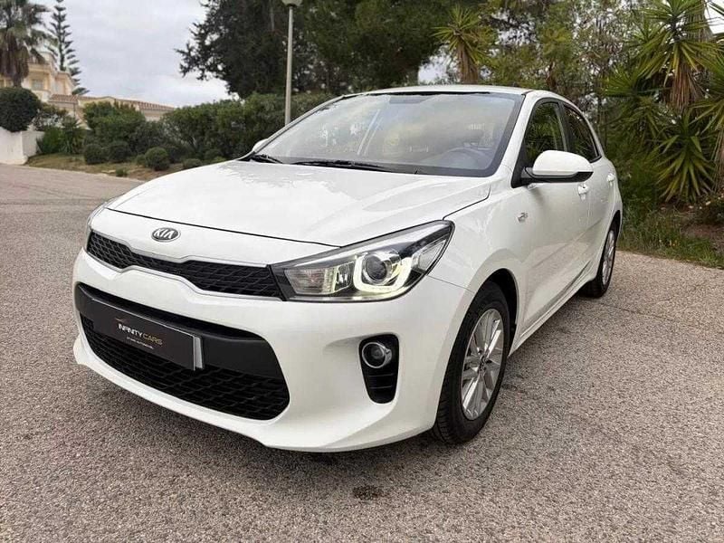Branco Usado 2017 Kia Rio | € 9.899 (Bom preço) - Imagem 1/4