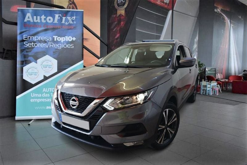 Usado Nissan Qashqai Style Edition 115 HP (84 kW) 2020 Cinzento (metalizado) SUV