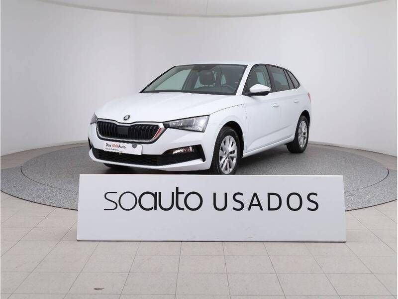 Branco Usado 2023 Skoda Scala Ambition Citadino | € 15.590 (Bom preço) - Imagem 1/4