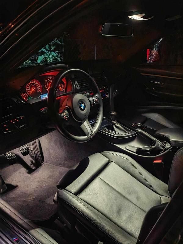 Cinzento Usado 2013 BMW 335 Sedan | € 32.000 - Imagem 1/4