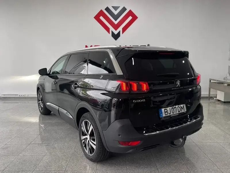 Usado Peugeot 5008 Allure 130 HP (95 kW) 2021 Preto Monovolume