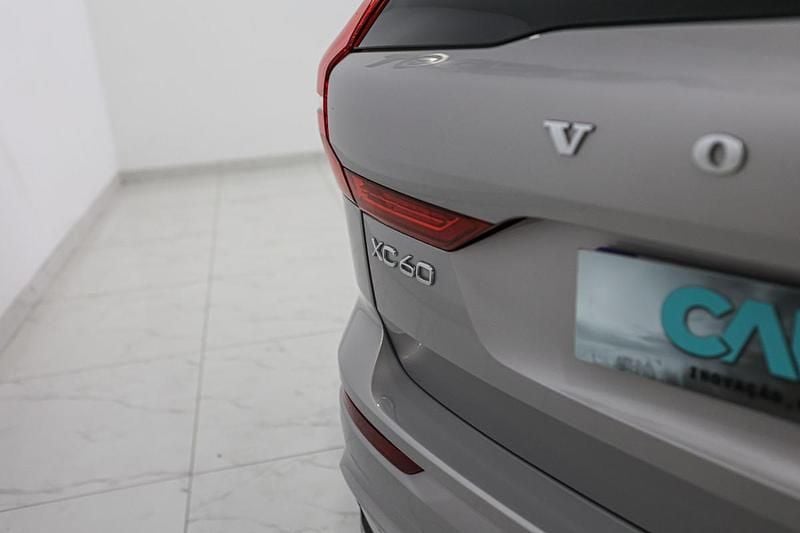 Usado Volvo XC60 Plus 197 HP (144 kW) 2023 Cinzento SUV