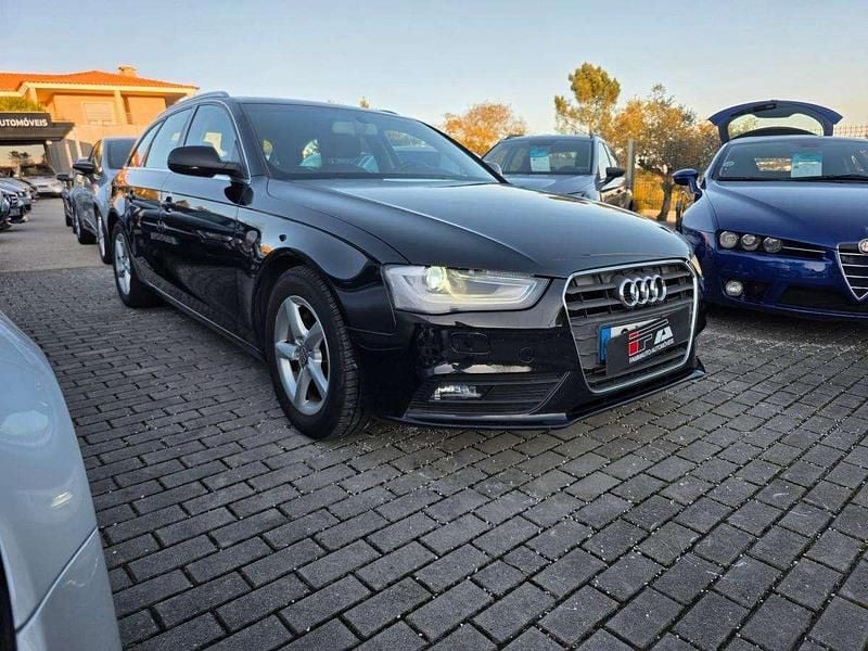 Usado Audi A4 143 HP (105 kW) 2013 Preto Carrinha