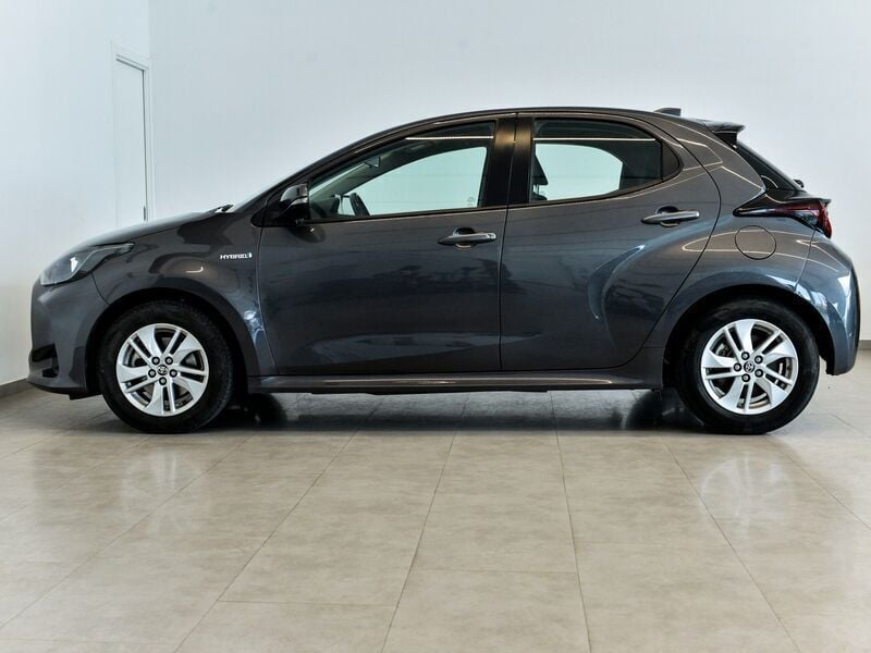 Usado Toyota Yaris Hybrid Comfort 92 HP (67 kW) 2021 Cinza