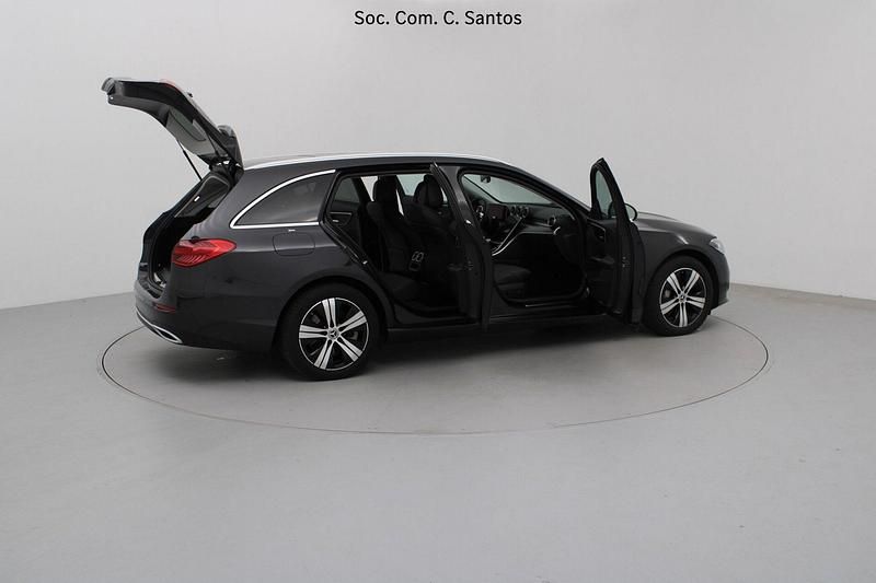 Usado Mercedes C300 Avantgarde 197 HP (144 kW) 2024 Cinza Carrinha
