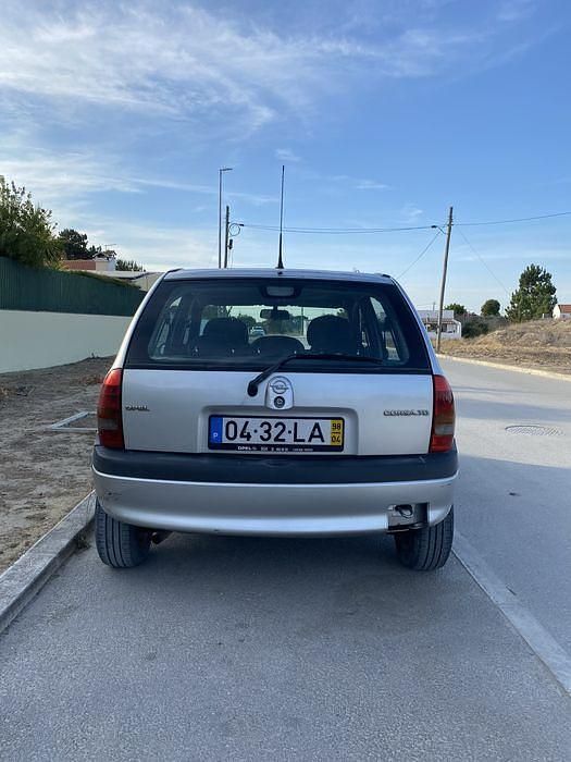 Usado 1998 Opel Corsa Sedan | € 1.500 (Preço justo) - Imagem 1/4