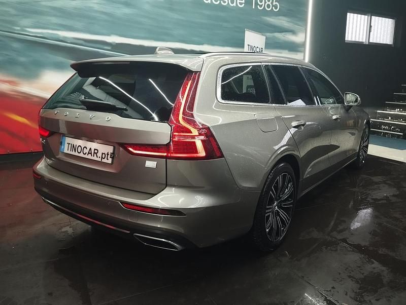 Usado Volvo V60 340 HP (250 kW) 2022 Cinzento Carrinha