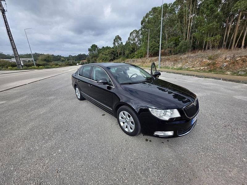 Usado 2009 Skoda Superb Sedan | € 7.350 - Imagem 1/4