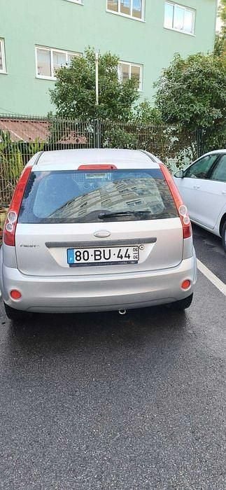 Usado Ford Fiesta 55 HP (40 kW) 2006 Sedan