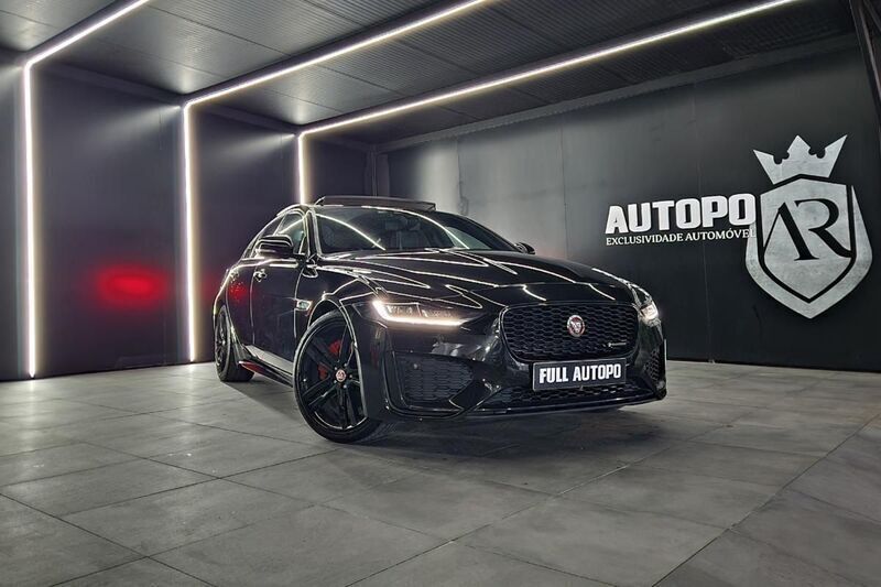 Preto Usado 2019 Jaguar XE Sedan | € 37.900 - Imagem 1/4